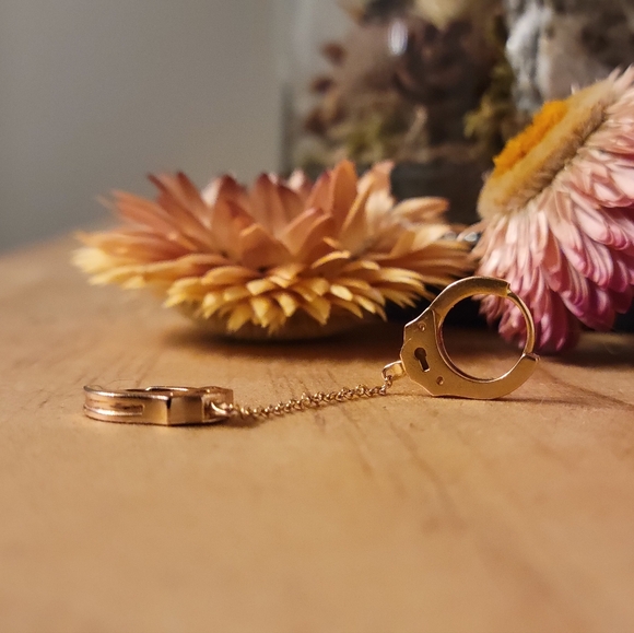 Maria Tash Handcuff Hoop Earring With Medium Chain - Picture 4 of 4